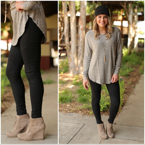 ✨RESTOCKED✨Black Moto Leggings - Picture 5 of 8